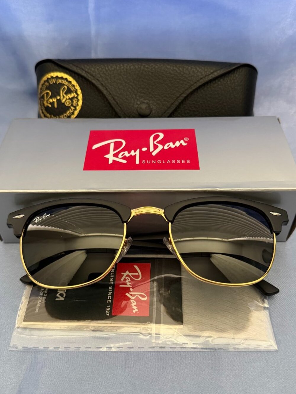 Ray-Ban RB3016 Clubmaster Sunglasses Black Gold 51-21 Classic
